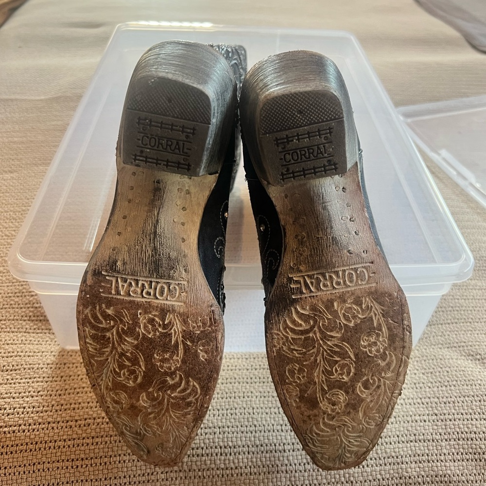 Corral Embroidered Black Western Boots - image 4